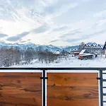 84 & - Sauna & Jacuzzi Bed and Breakfast