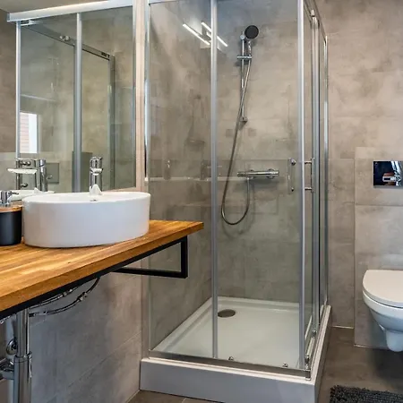 84 & - Sauna & Jacuzzi