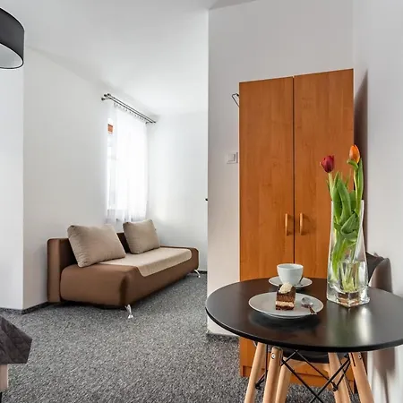 84 & - Sauna & Jacuzzi Bed and breakfast 3*