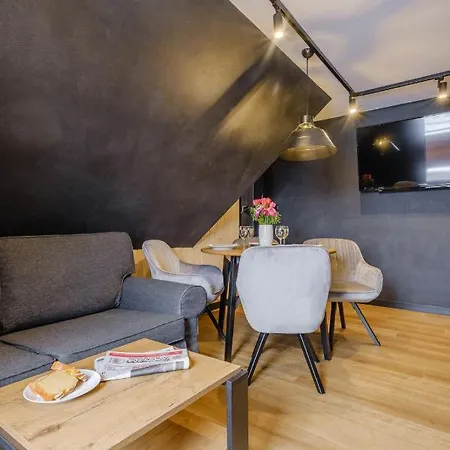 84 & - Sauna & Jacuzzi