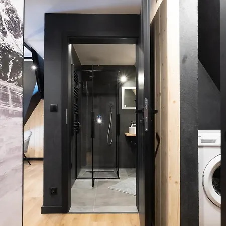 84 & - Sauna & Jacuzzi