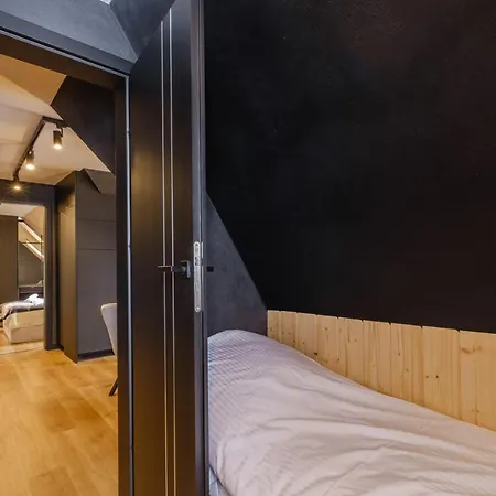 84 & - Sauna & Jacuzzi