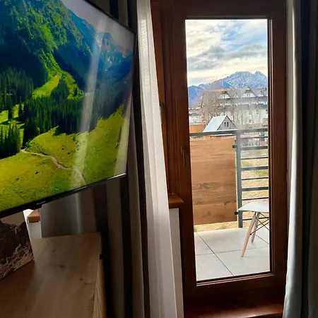 84 & - Sauna & Jacuzzi Bed and breakfast 3*