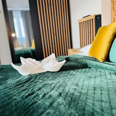 84 & - Sauna & Jacuzzi Oda ve Kahvaltı Zakopane