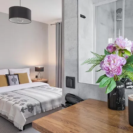 84 & - Sauna & Jacuzzi 3*