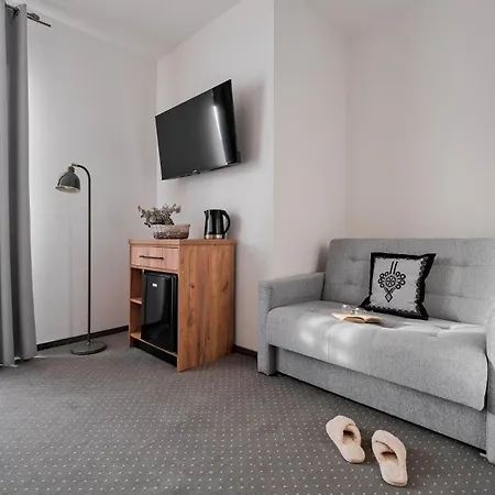 84 & - Sauna & Jacuzzi 住宿加早餐酒店 3*