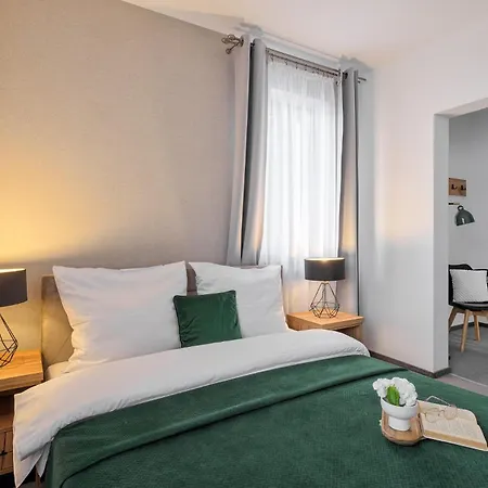 住宿加早餐酒店 84 & - Sauna & Jacuzzi 3*